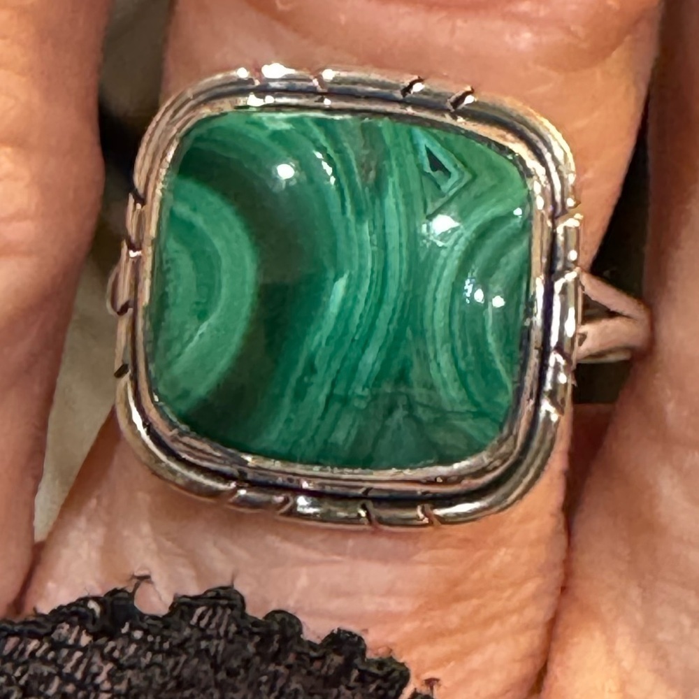 Elegant Malachite Green Stone and‎ Silver Ring